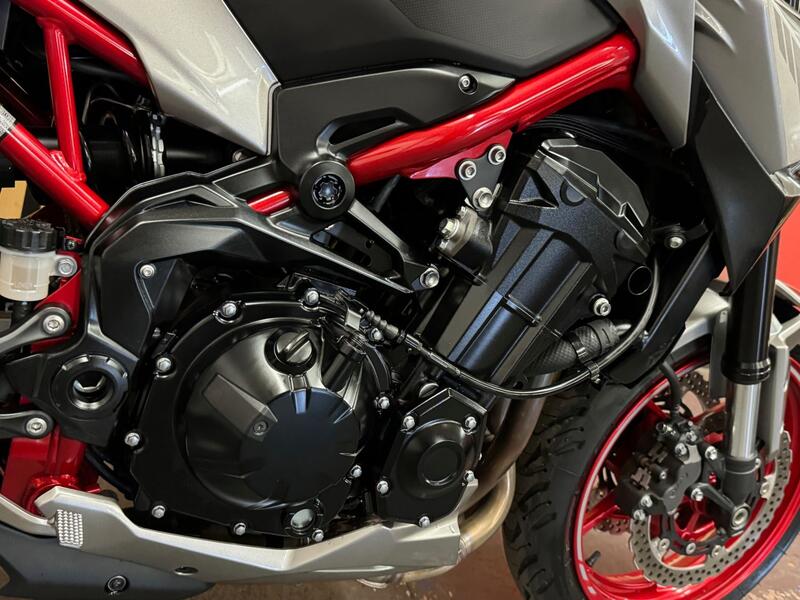 KAWASAKI Z900