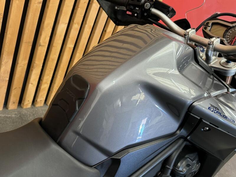 TRIUMPH Explorer