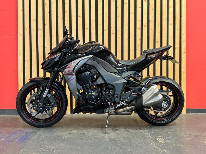 View KAWASAKI Z1000 