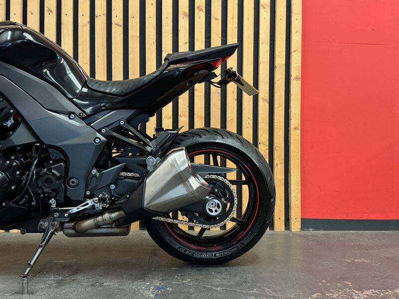 View KAWASAKI Z1000 