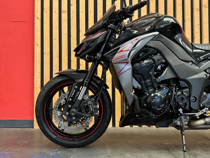 View KAWASAKI Z1000 