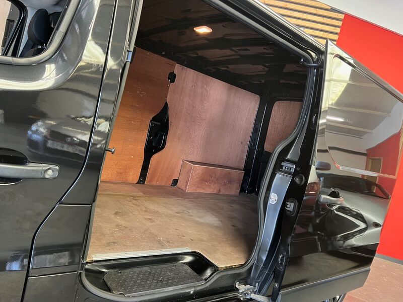 VAUXHALL VIVARO
