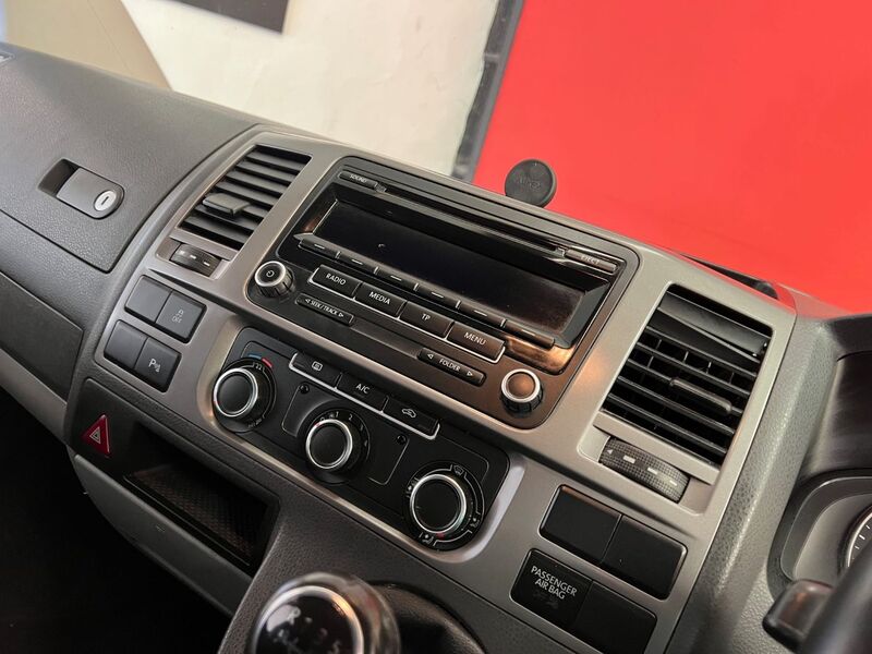VOLKSWAGEN TRANSPORTER