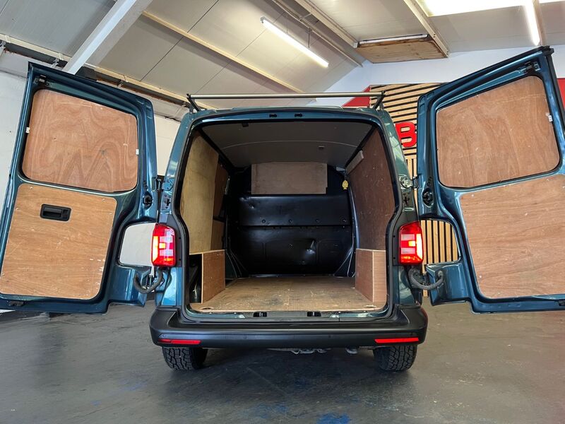 VOLKSWAGEN TRANSPORTER