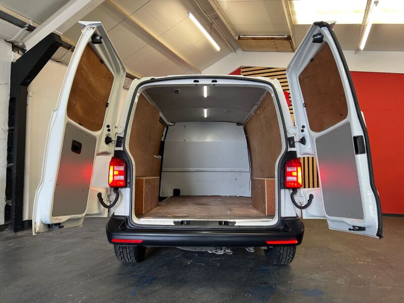 VOLKSWAGEN TRANSPORTER