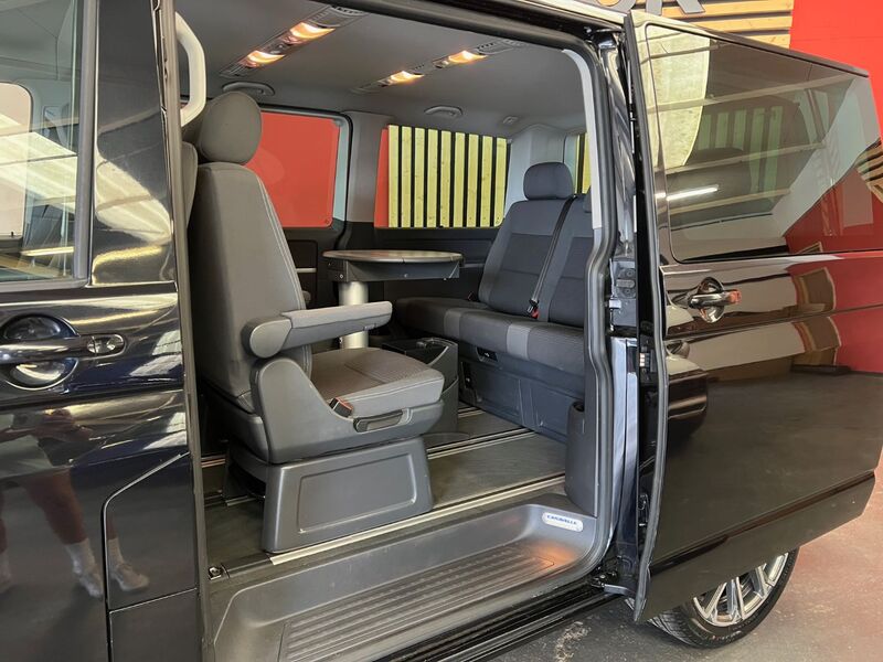 VOLKSWAGEN CARAVELLE