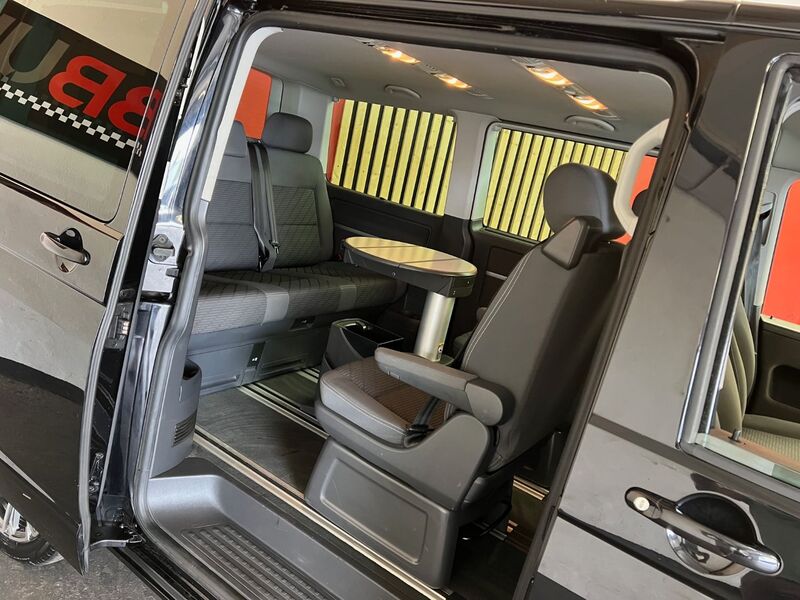 VOLKSWAGEN CARAVELLE