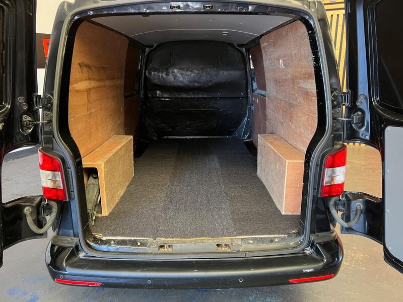 VOLKSWAGEN TRANSPORTER