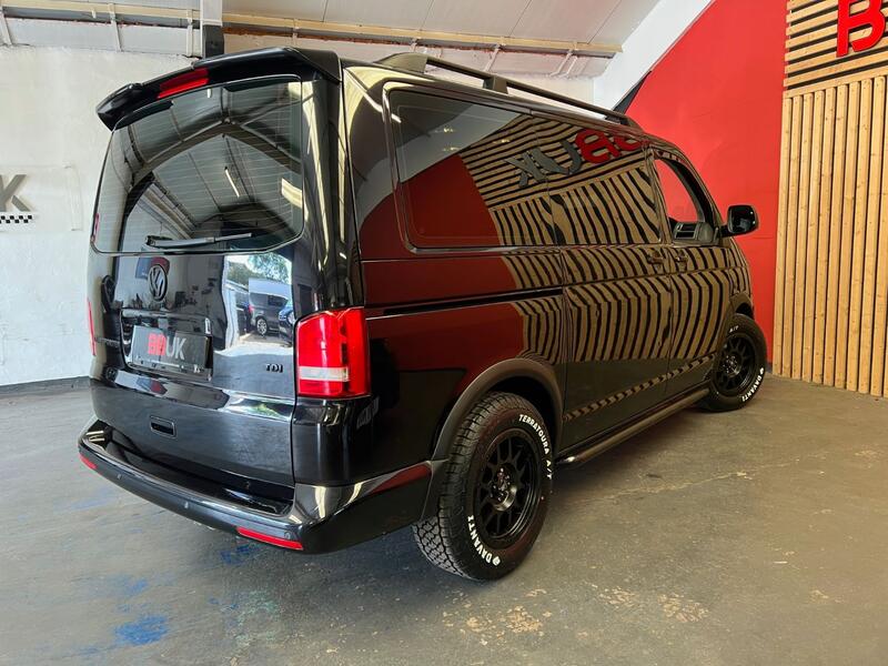 VOLKSWAGEN TRANSPORTER SHUTTLE