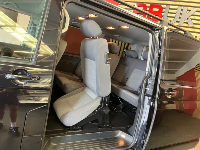 VOLKSWAGEN TRANSPORTER SHUTTLE