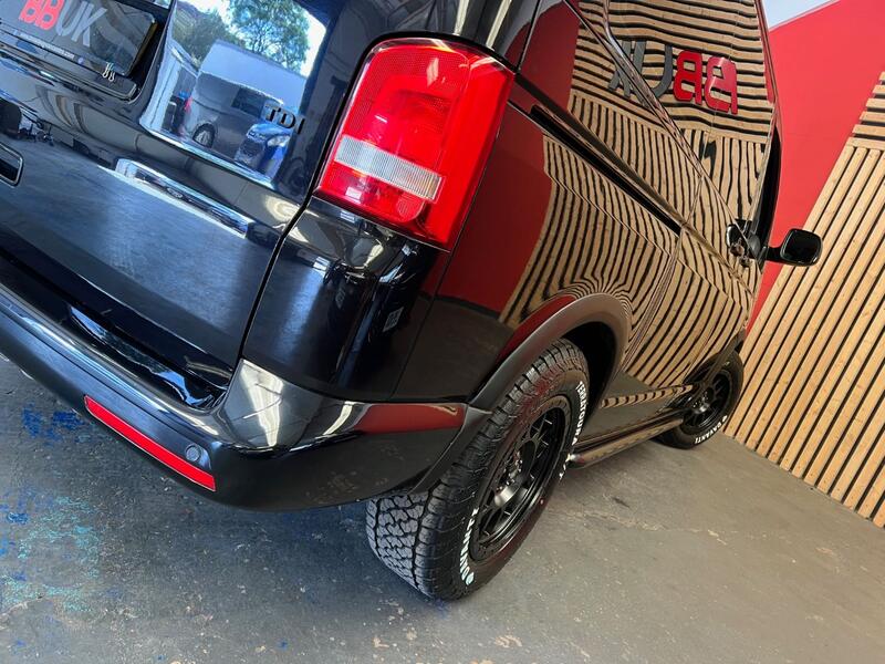 VOLKSWAGEN TRANSPORTER SHUTTLE