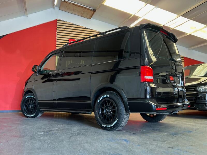 VOLKSWAGEN TRANSPORTER SHUTTLE