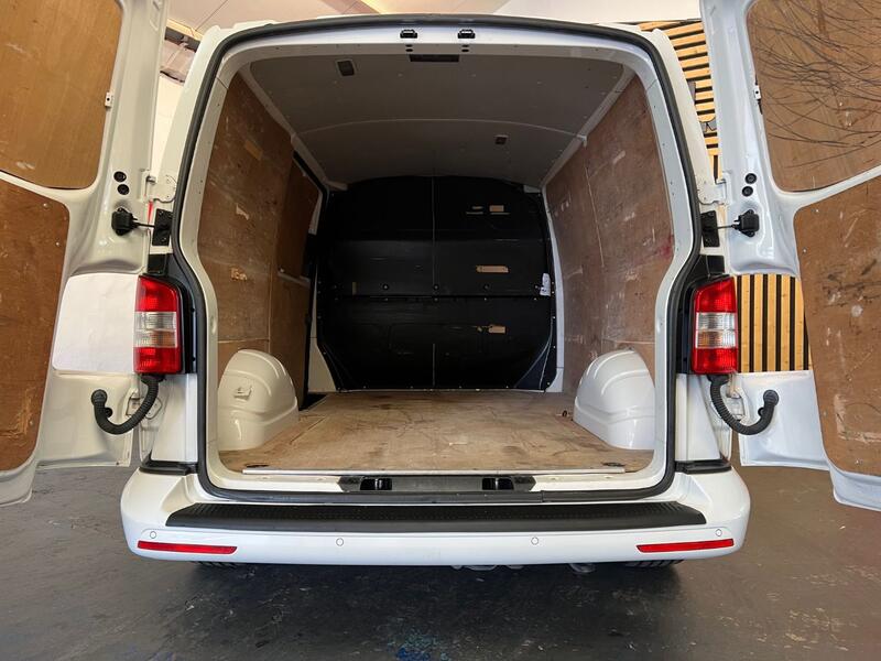 VOLKSWAGEN TRANSPORTER