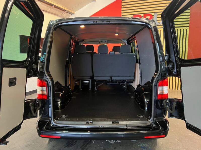 VOLKSWAGEN TRANSPORTER