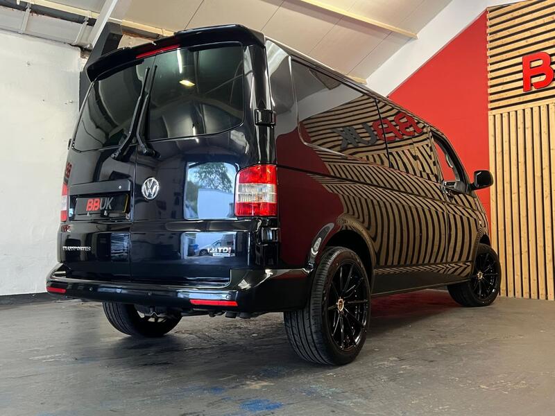VOLKSWAGEN TRANSPORTER